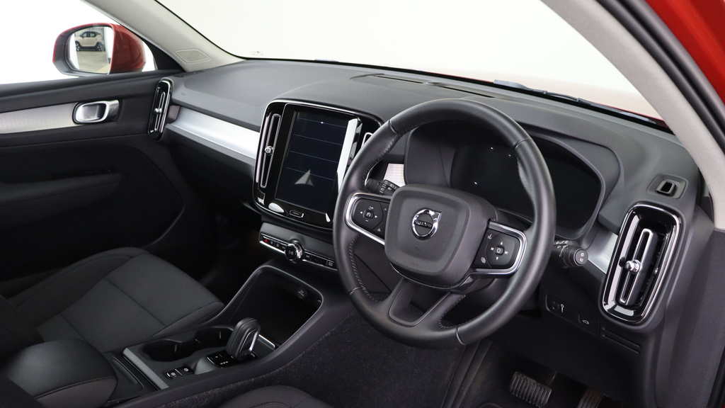 Volvo XC40 T3 Momentum Cruise Control, Heated Windscree CV70VGR  #4