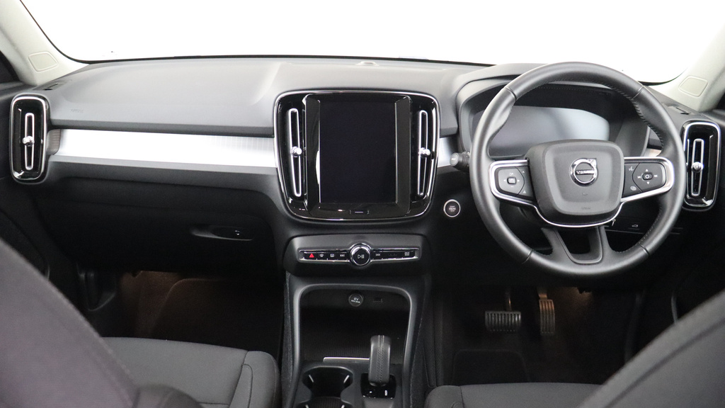 Volvo XC40 T3 Momentum Cruise Control, Heated Windscree CV70VGR  #5
