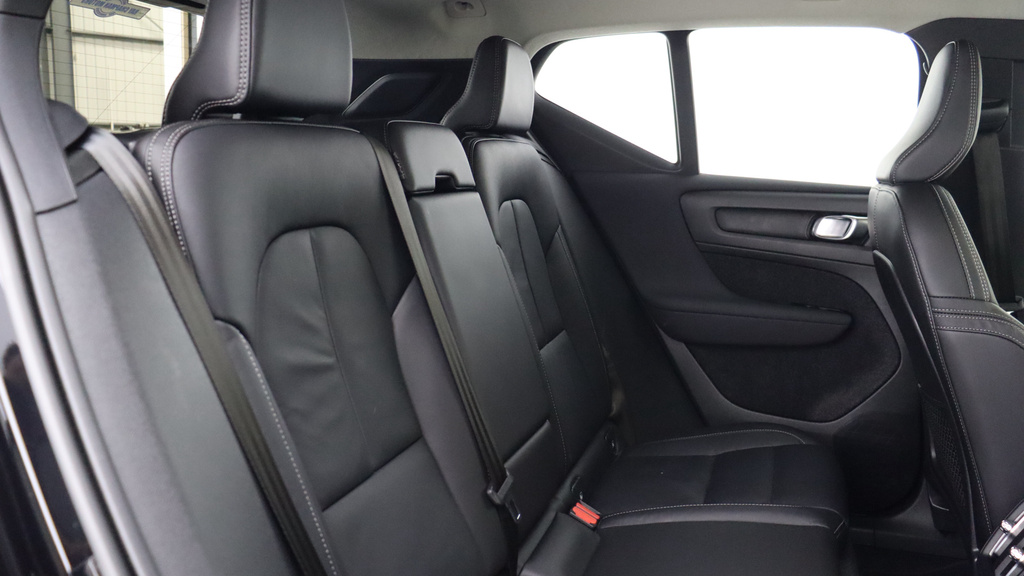Volvo XC40 B3 P Plus Dark 360 Camera, Heated Seats, Apple YY23DHZ  #6