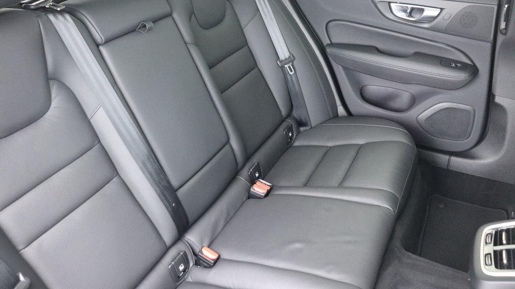 Volvo V60 B4 P Plus Dark Park Camera, Heated Seats, Apple RA25AXR  #6