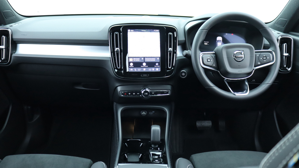 Volvo XC40 B3 P Plus Dark Rear Tints, Side-steps, Apple Ca YG26HZC #5