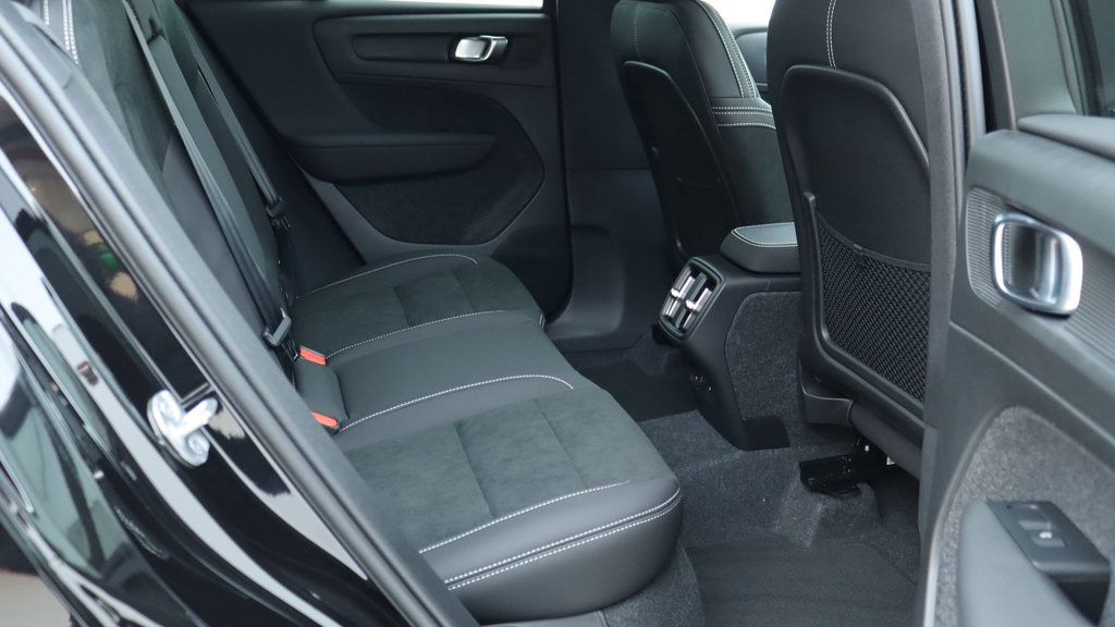 Volvo XC40 B3 P Plus Dark Rear Tints, Side-steps, Apple Ca YG26HZC #6