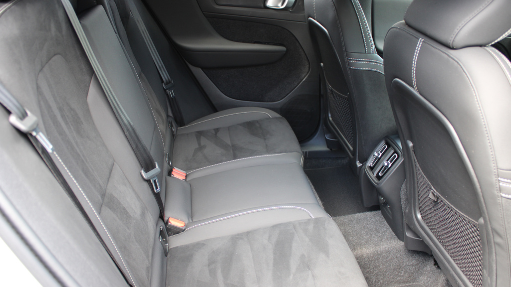 Volvo XC40 B4 P Plus Dark Park Camera, Heated Seats, Apple RF25GZP #6