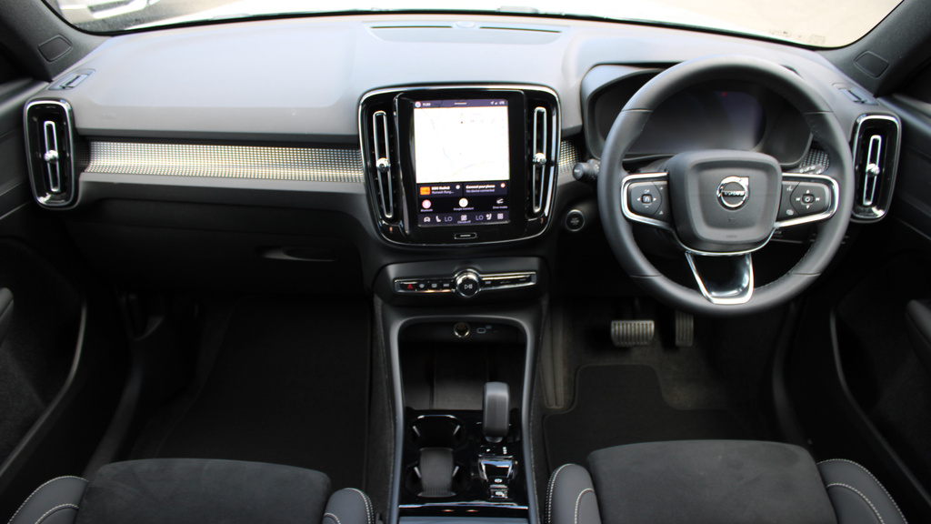 Volvo XC40 B4 P Plus Dark Park Camera, Heated Seats, Apple RF25GZP #5