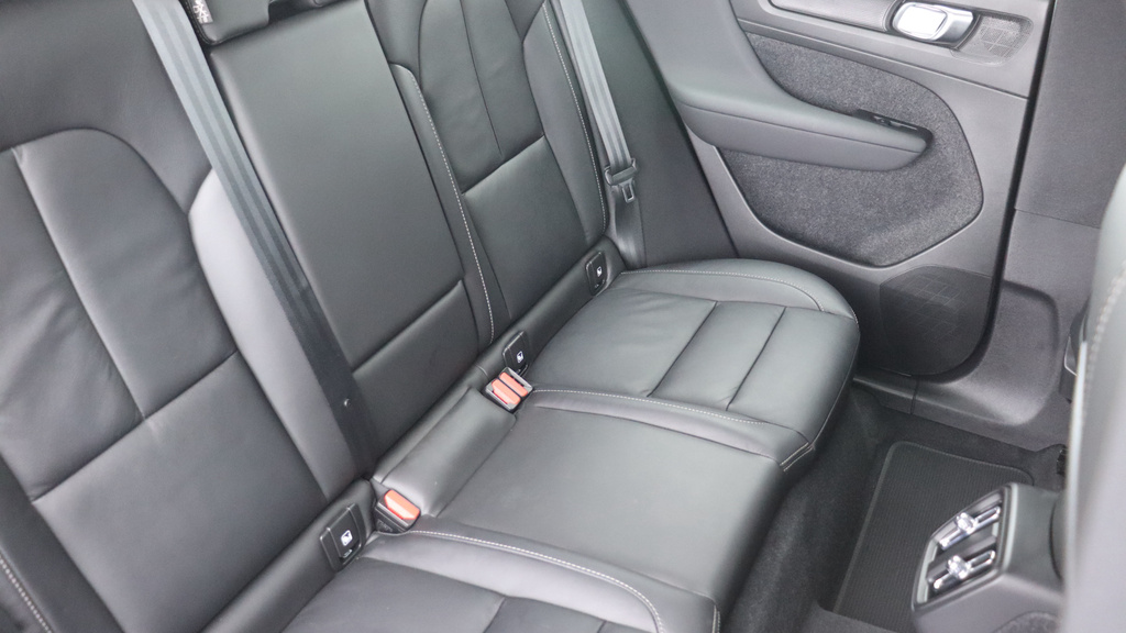 Volvo XC40 B3 P Plus Dark Park Camera, Heated Seats, Apple YY23CCZ #6