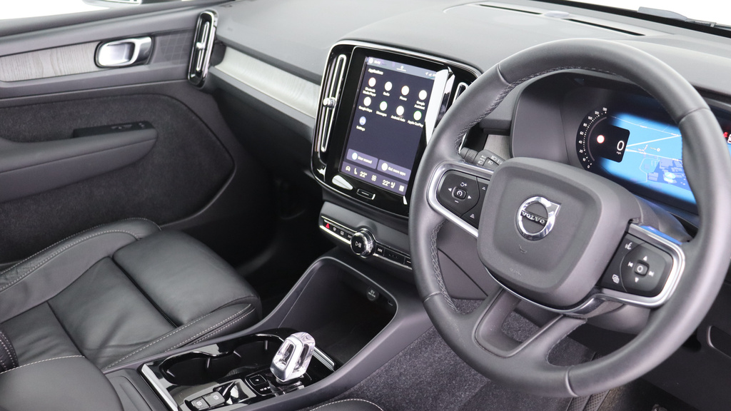Volvo XC40 B3 P Plus Dark Park Camera, Heated Seats, Apple YY23CCZ #4