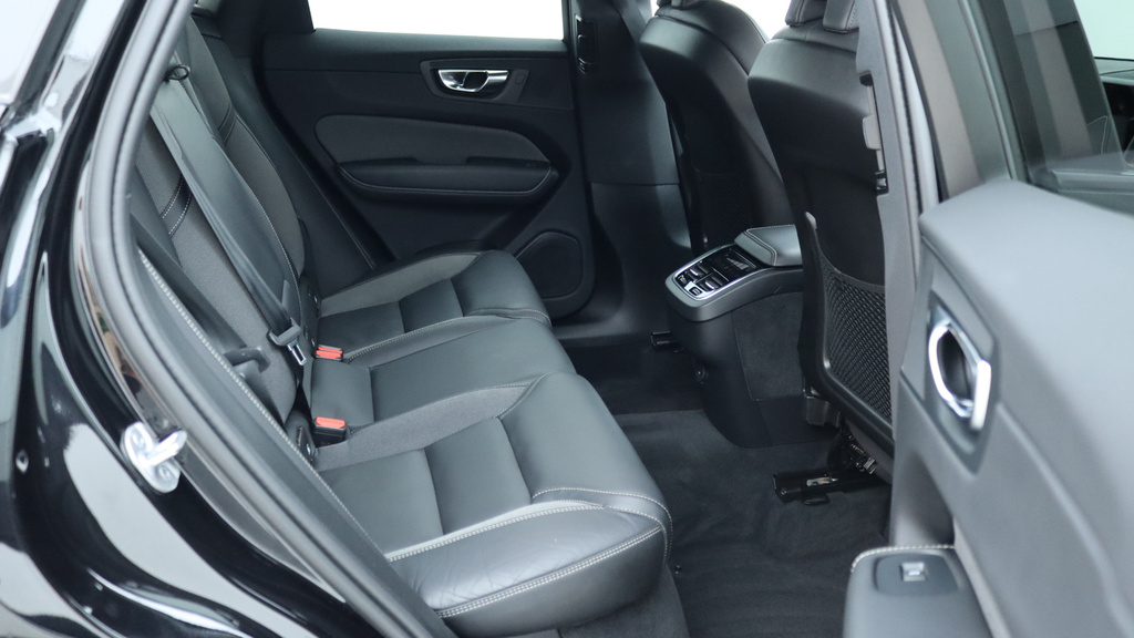 Volvo XC60 B5 P Awd Plus Black Edition Harmankardon Sound YA74HUH #6