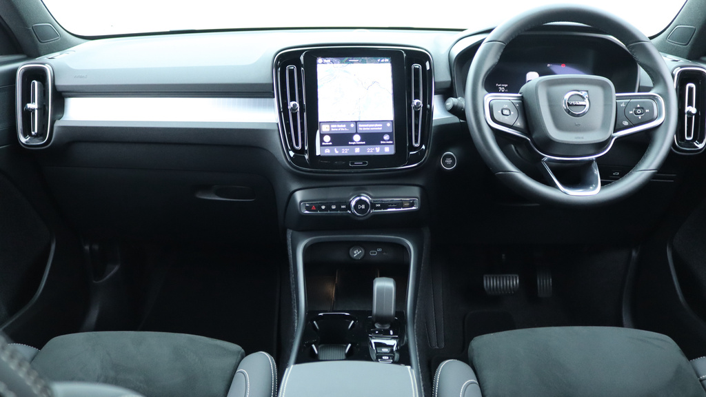 Volvo XC40 B4 P Plus Dark Rear Camera, Heated Seats, Apple RV75CHN #5