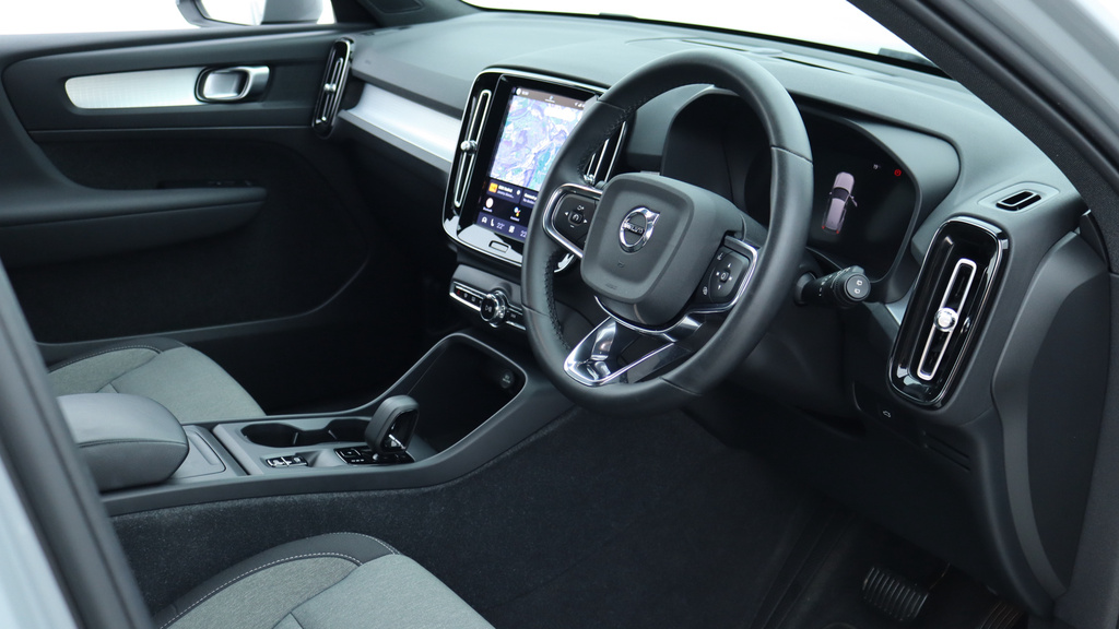 Volvo XC40 B3 P Core Heated Seats, Apple Carplay, Google A YH73MFV #4