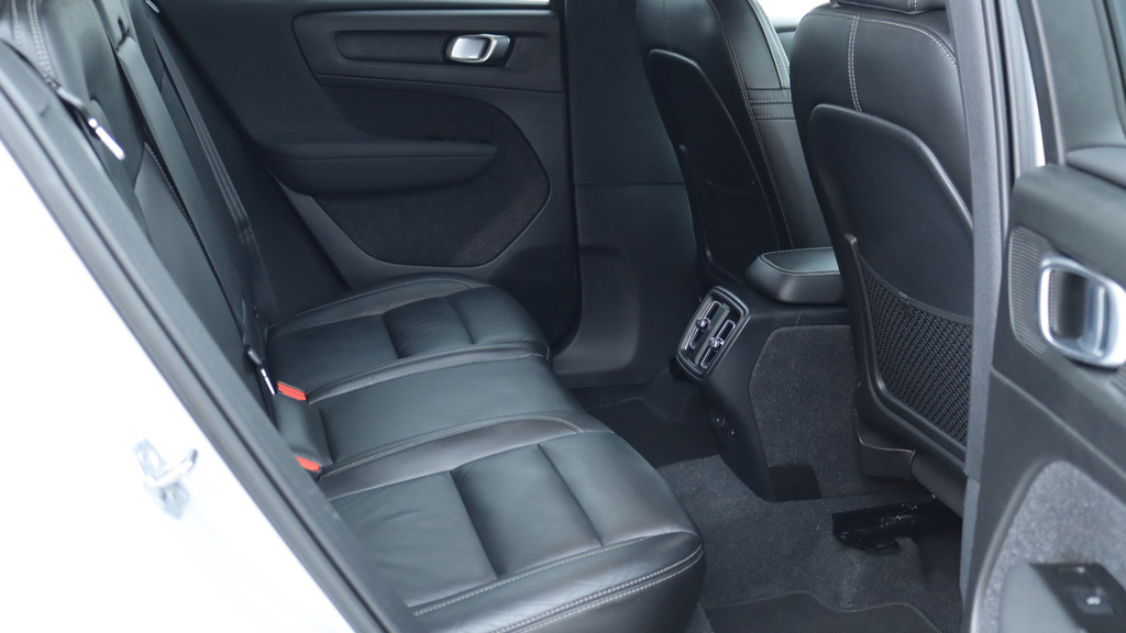 Volvo XC40 T3 Momentum Driver Assistance, Pilot Assist, YC71LLX #6