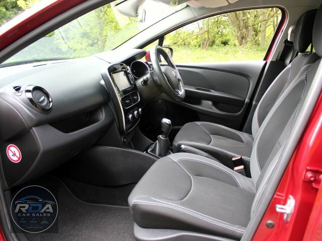 Renault Clio 1.2 16V Dynamique Nav Hatchback HK66XXU Red #2