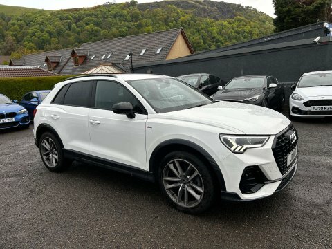 Audi Q3 2.0 Q3 Black White