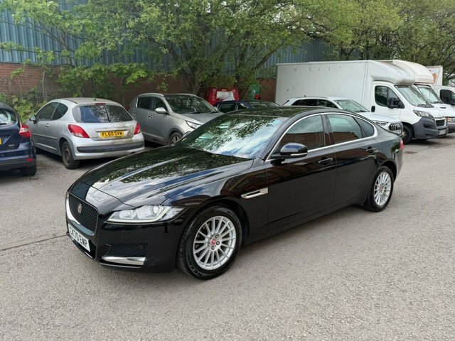 Jaguar XF Saloon Black #4