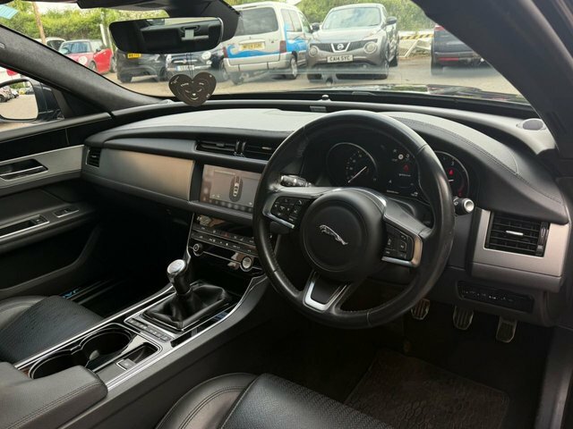 Jaguar XF Saloon Black #5