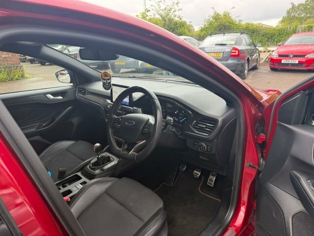 Ford Focus Focus St-line X MH68NTJ Red #5