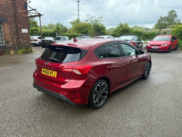 Ford Focus Focus St-line X MH68NTJ Red #2