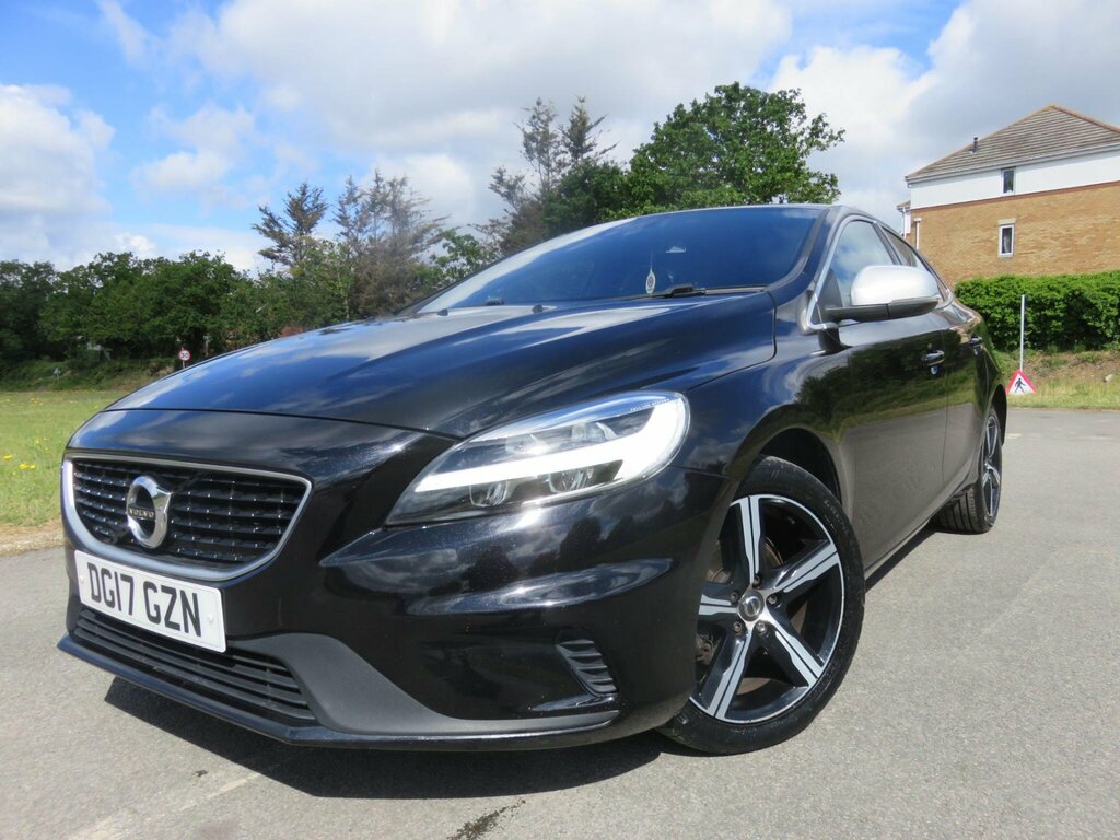 Volvo V40 2.0 D2 R-design Nav Plus Euro 6 Ss DG17GZN Black #2