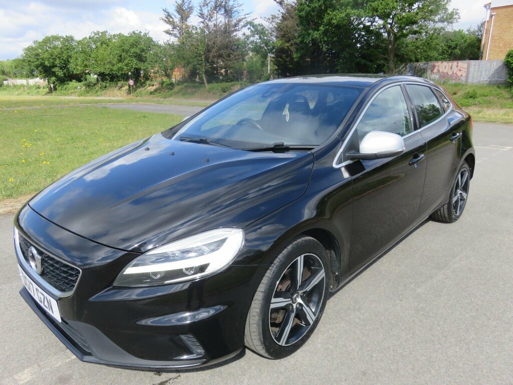 Volvo V40 2.0 D2 R-design Nav Plus Euro 6 Ss DG17GZN Black #3