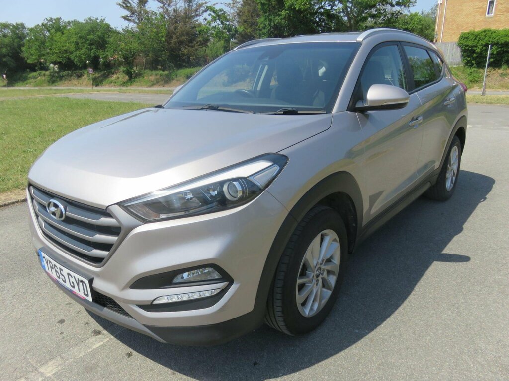 Hyundai Tucson 1.7 Crdi Blue Drive Se Nav Euro 6 Ss YP65GYD Silver #3