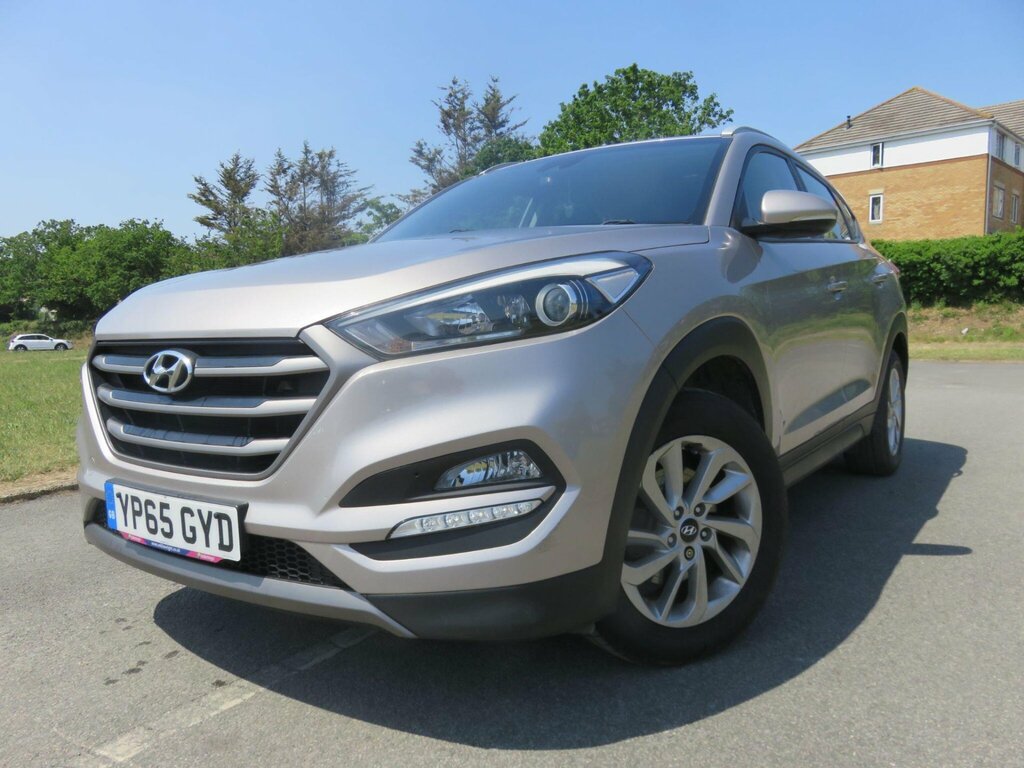 Hyundai Tucson 1.7 Crdi Blue Drive Se Nav Euro 6 Ss YP65GYD Silver #2