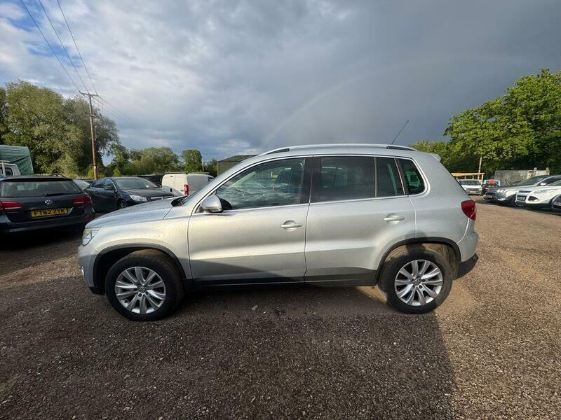 Volkswagen Tiguan Se Black #4