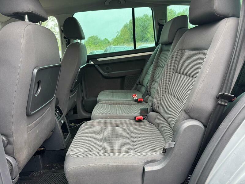 Volkswagen Touran Hatchback Black #11