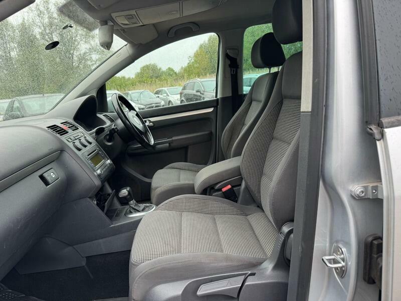 Volkswagen Touran Hatchback Black #12