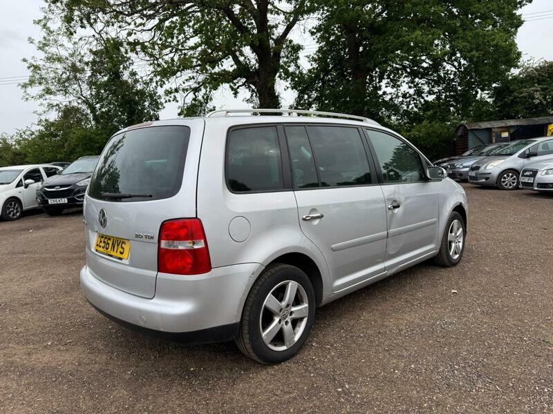 Volkswagen Touran Hatchback Black #7