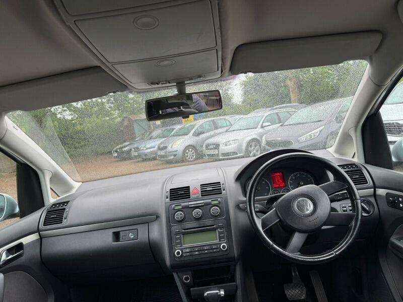 Volkswagen Touran Hatchback Black #16