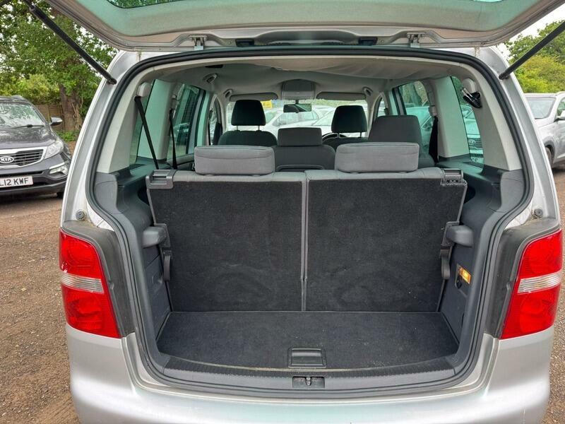 Volkswagen Touran Hatchback Black #9