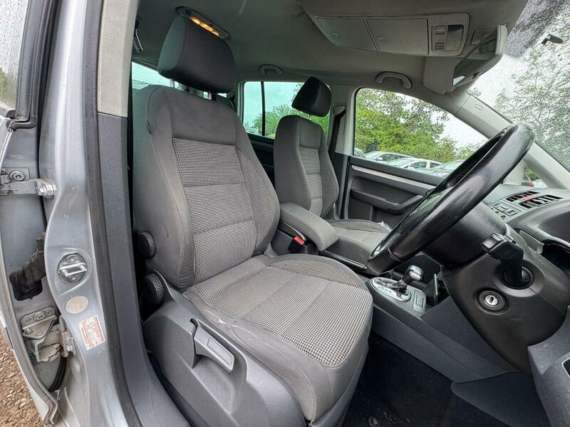 Volkswagen Touran Hatchback Black #18