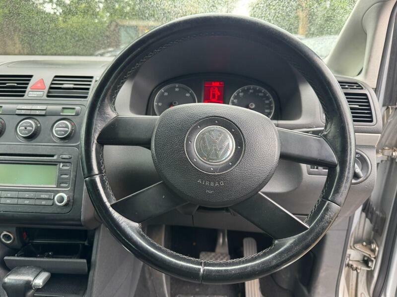 Volkswagen Touran Hatchback Black #19