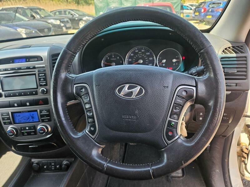 Hyundai Santa Fe Santa Fe Premium Crdi White #14