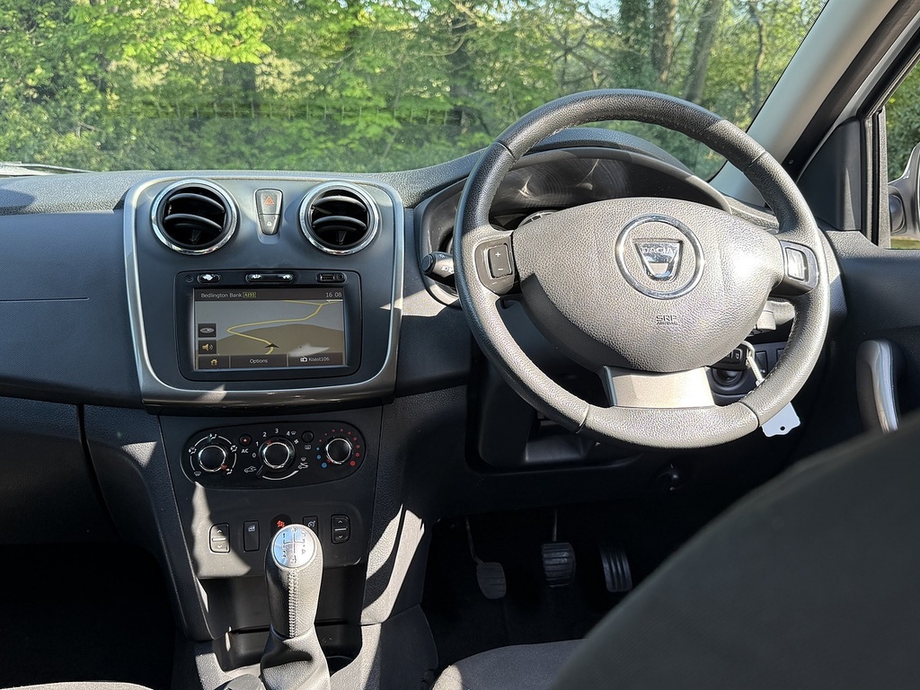 Dacia Sandero Stepway 0.9 Tce Laureate Hatchback Euro MT14VZB White #2