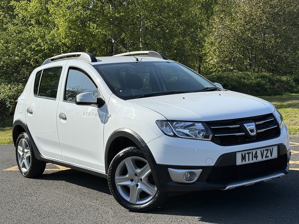 Dacia Sandero Stepway 0.9 Tce Laureate Hatchback Euro White