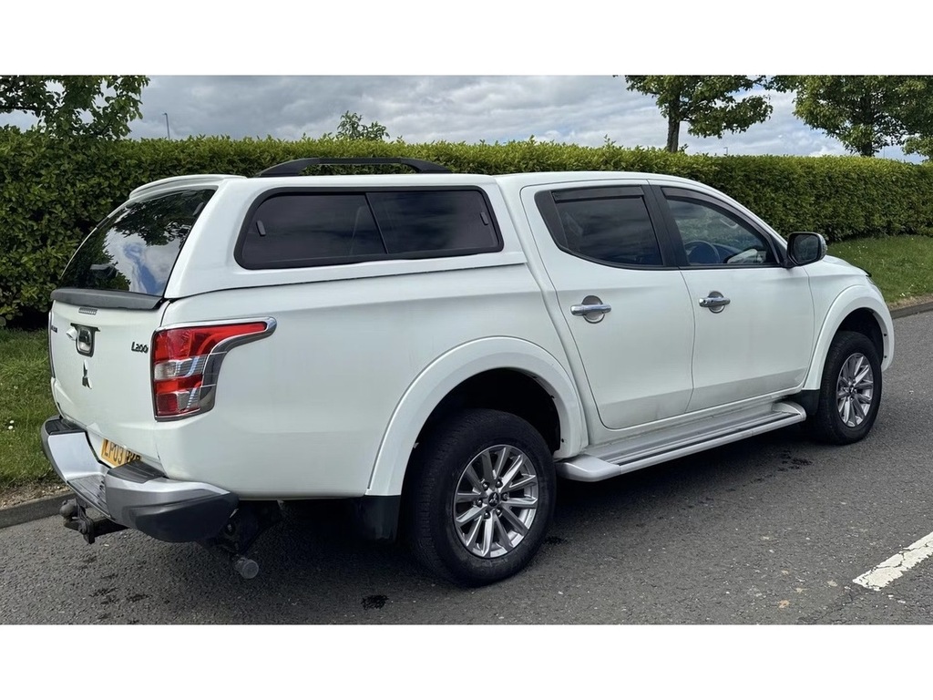 Mitsubishi L200 2.4 Di-d Dc Barbarian Pickup Double Cab DS18YOH White #6