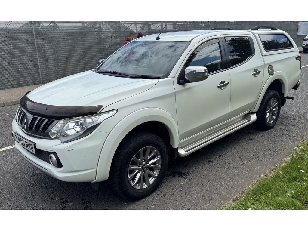 Mitsubishi L200 2.4 Di-d Dc Barbarian Pickup Double Cab DS18YOH White #5
