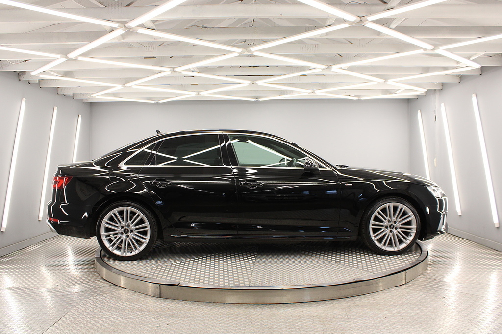 Audi A4 Tfsi S Line Black