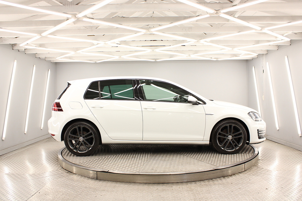 Volkswagen Golf Hatchback MT63YYV White