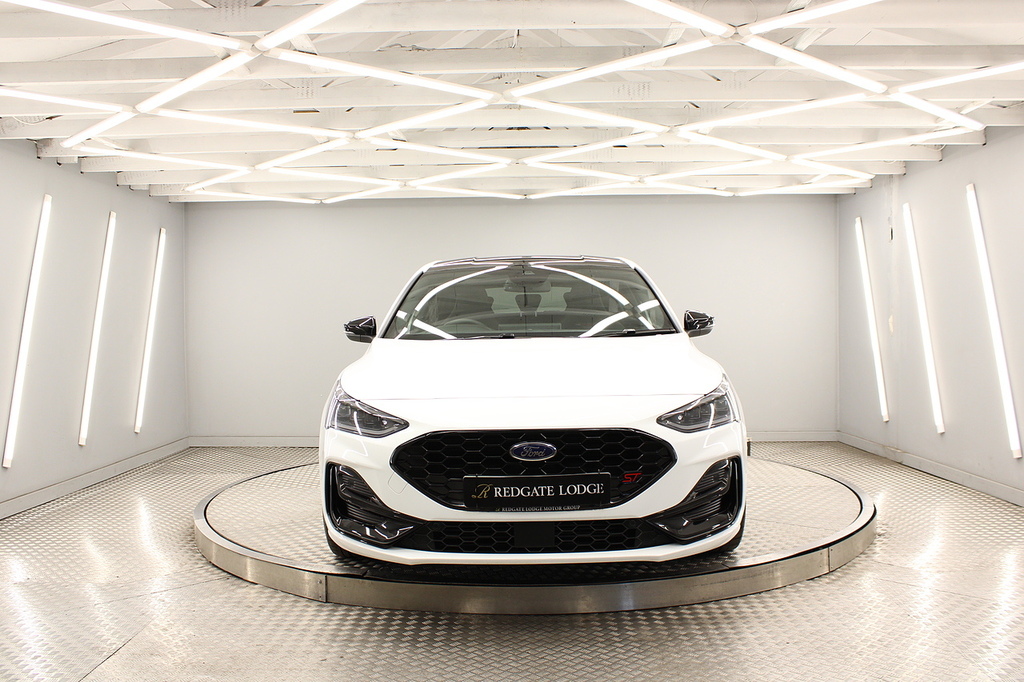 Ford Focus Hatchback BP73XTZ White #6