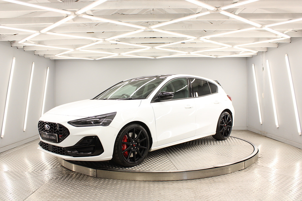 Ford Focus Hatchback BP73XTZ White #5