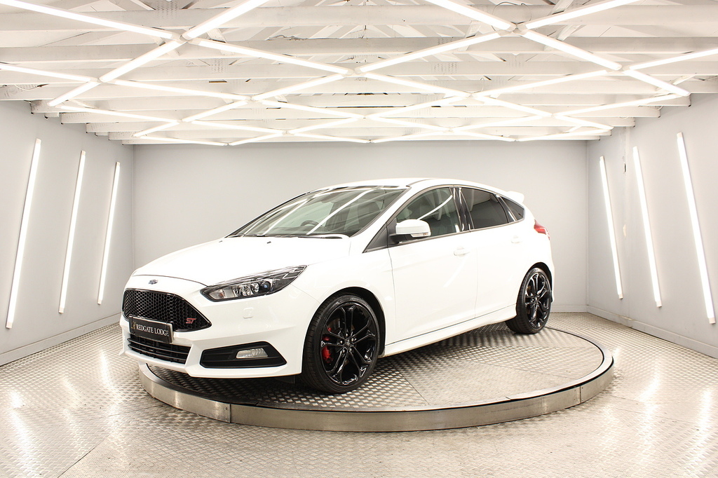 Ford Focus Hatchback SG67JYF White #5