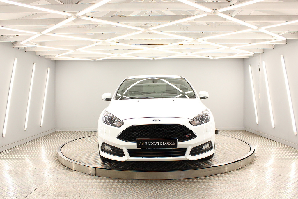 Ford Focus Hatchback SG67JYF White #6