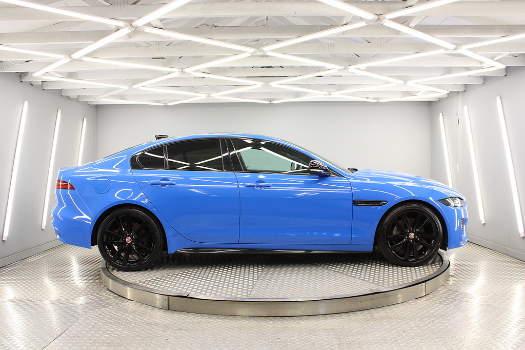 Jaguar XE Saloon Blue