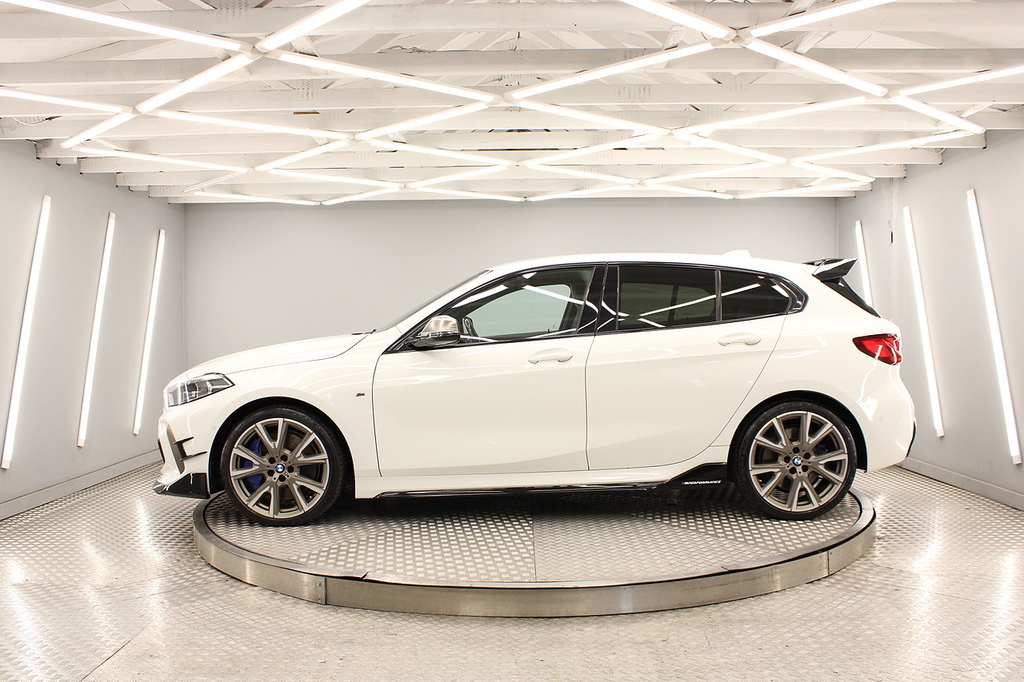 BMW 1 Series Hatchback YB69ONJ White #2