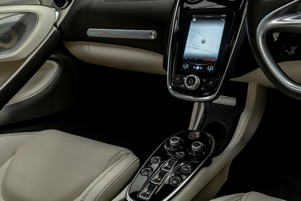McLaren GT V8 Ssg YG24CHX Black #26