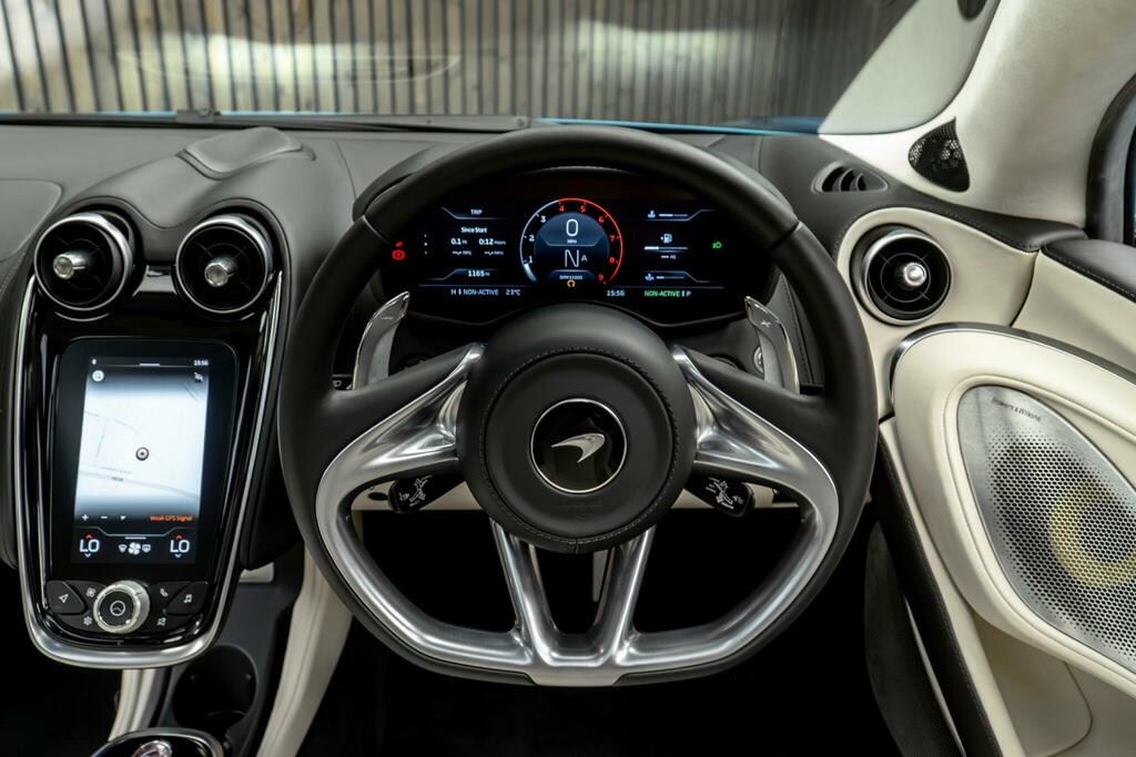 McLaren GT V8 Ssg YG24CHX Black #27