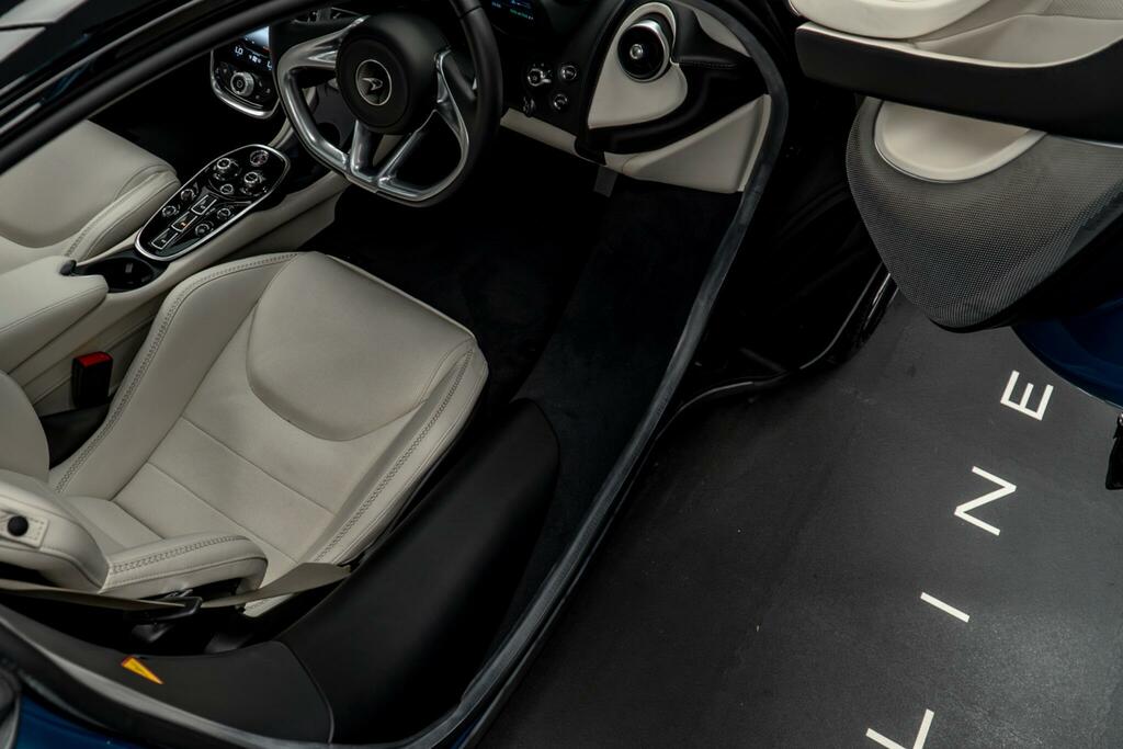 McLaren GT V8 Ssg YG24CHX Black #30