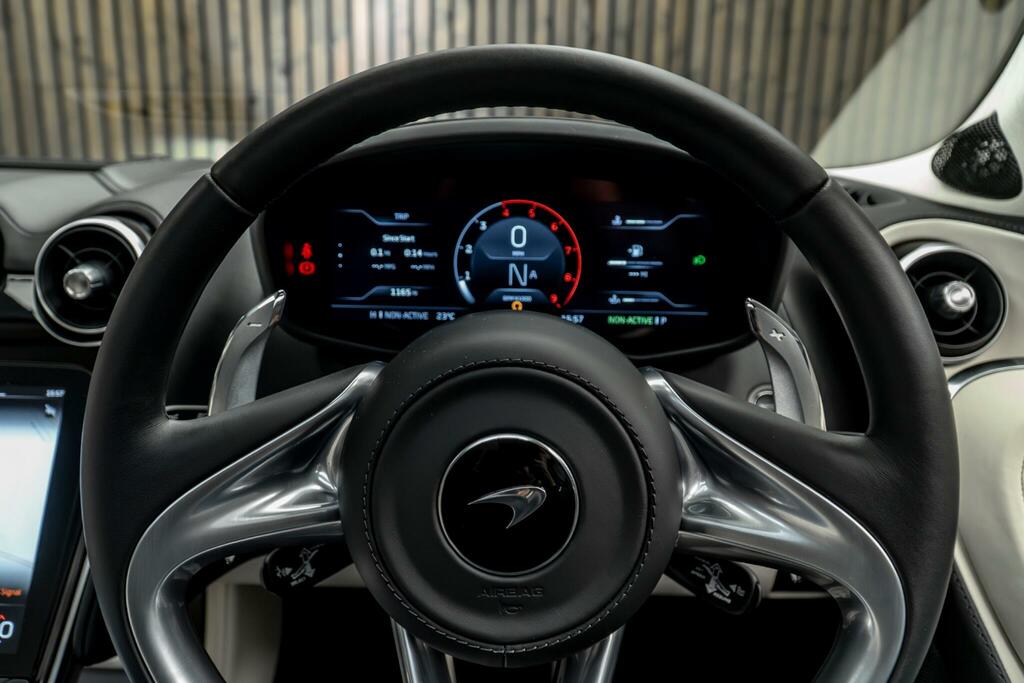 McLaren GT V8 Ssg YG24CHX Black #34