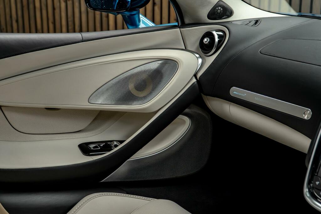 McLaren GT V8 Ssg YG24CHX Black #32